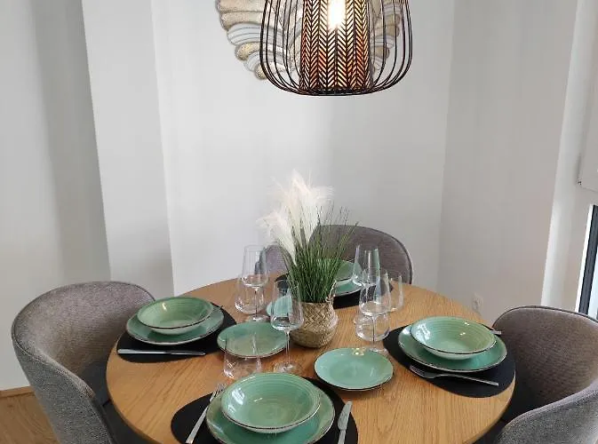Roksox-home Gegenueber Der Uno-city Und Kaiserwasser Apartmán *